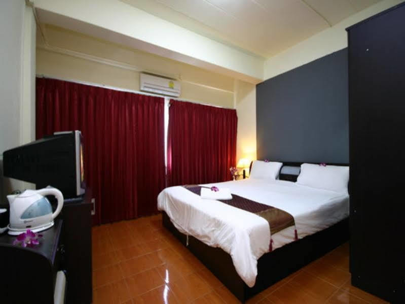 2Gether Guesthouse Karon Exterior photo